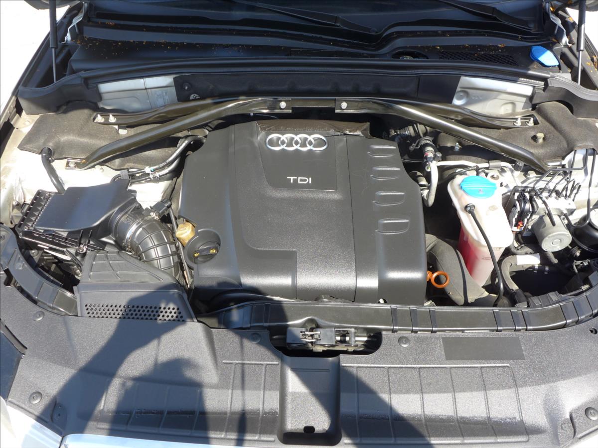 Audi Q5 2,0 TDi  QUATTRO, 1.MAJITEL
