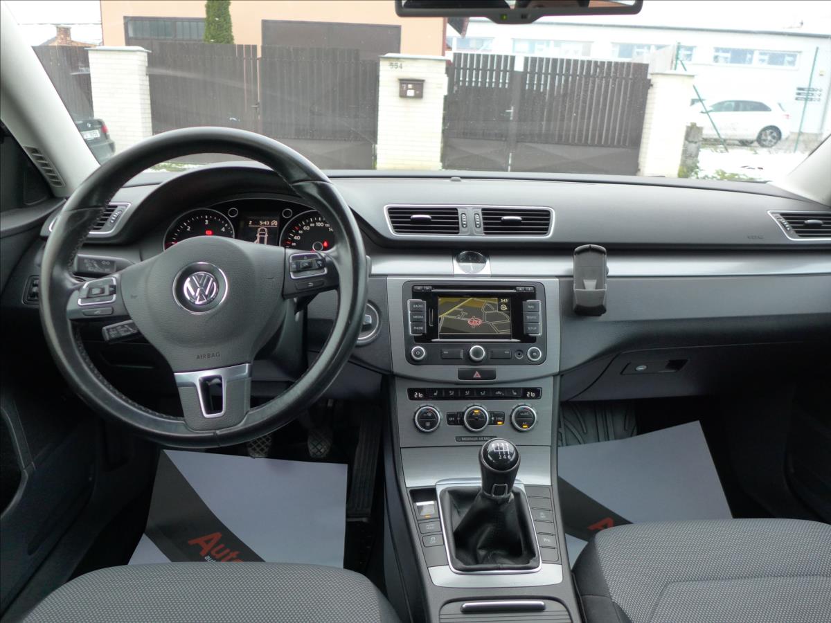 Volkswagen Passat 2,0 TDI  servis, navi, tažné
