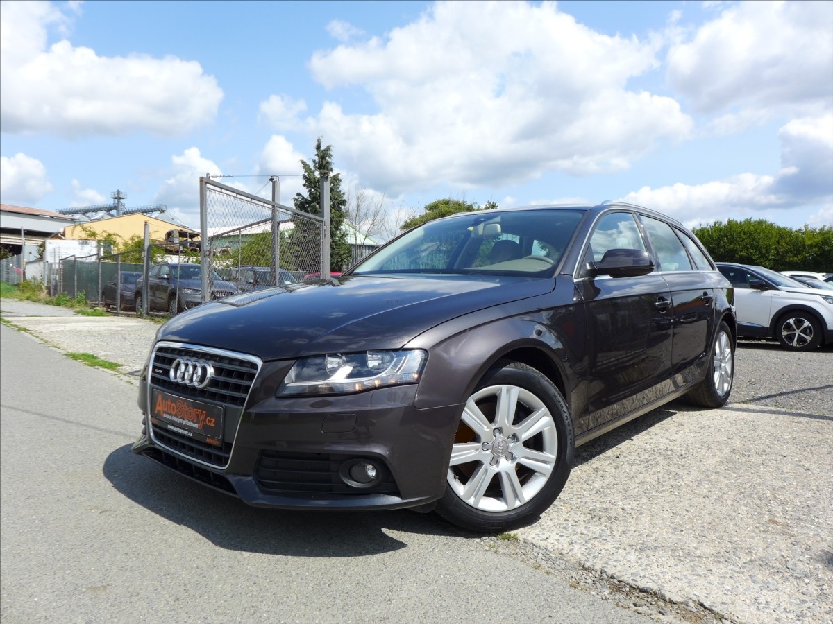 Audi A4 2,0 TDI  4x4 NAVI 1.MAJITEL