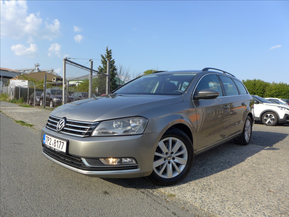 Volkswagen Passat 2,0 TDI  DIGI AC NAVI VÝHŘEV