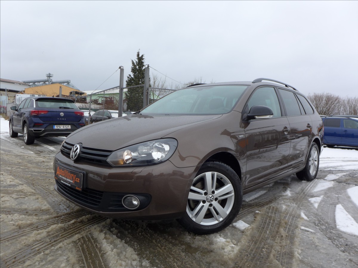 Volkswagen Golf 1,2 TSI  HIGHLINE, VÝHŘEV, 1.M