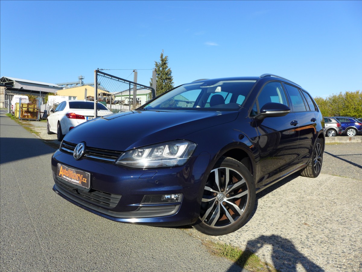 Volkswagen Golf 1,4 TSI  VÝHŘEV MASÁŽ TAŽNÉ