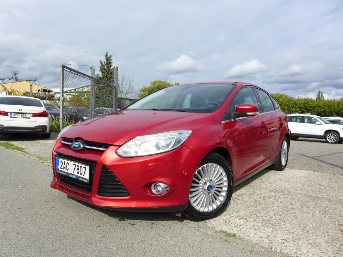 Ford Focus 1,6 i  TITANIUM, TAŽNÉ, VÝHŘEV